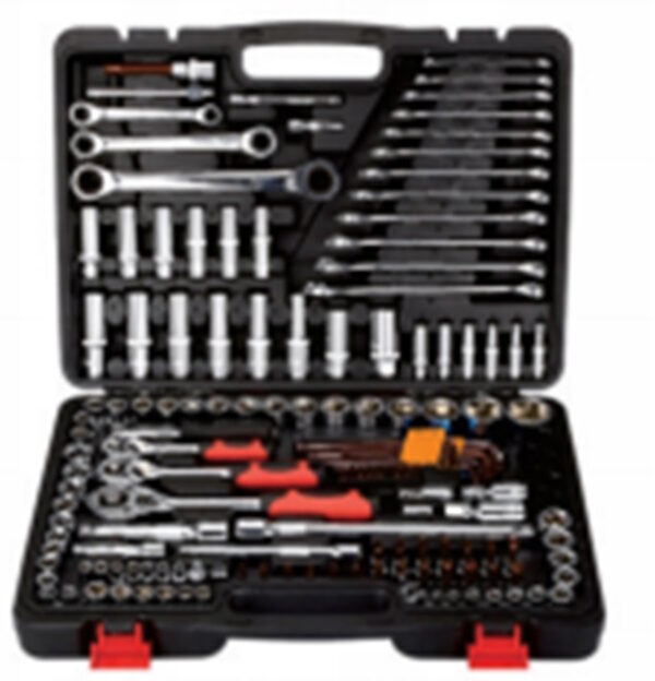 151pc Tool and Accessory Set (Socket, Combination Wrench, Gear Wrench) – CR-V – Metric